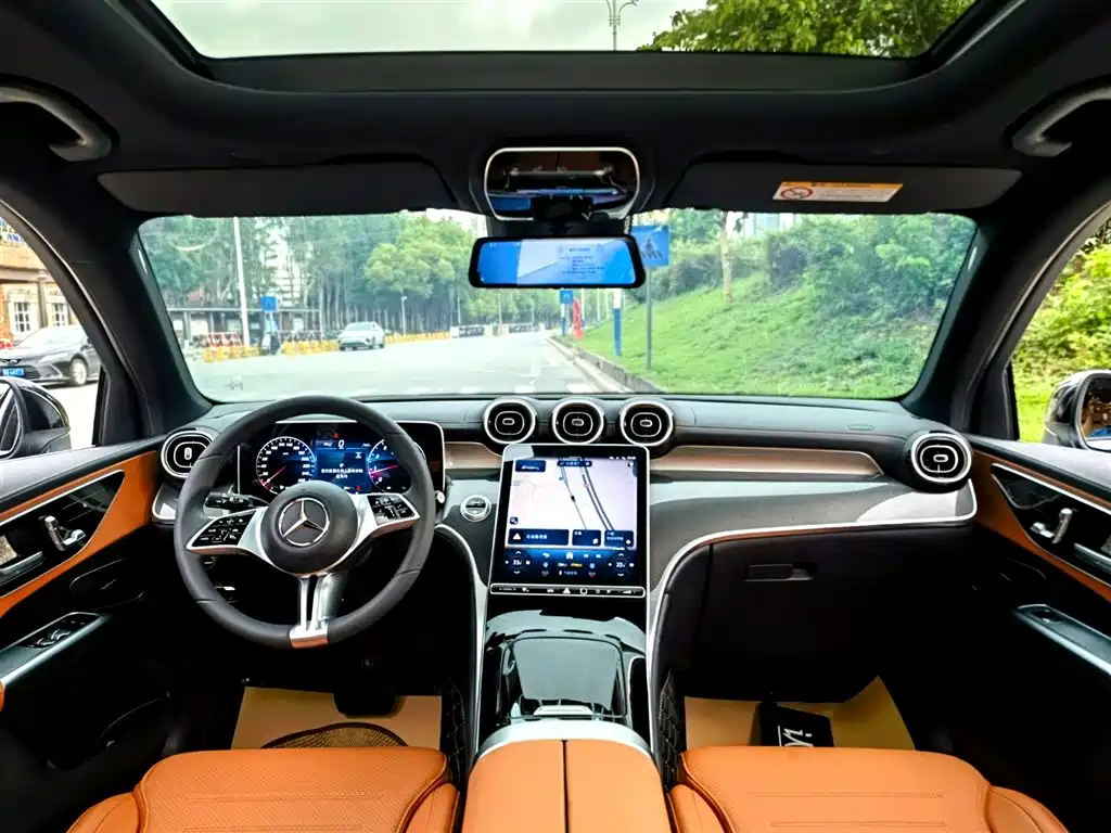 MERCEDES-BENZ GLC