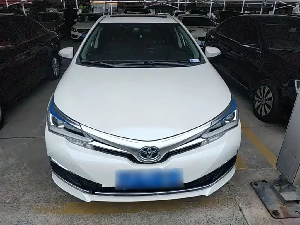 Toyota Corolla 2017 Facelift Hybrid 1.8L E-CVT Elite Edition фото 3