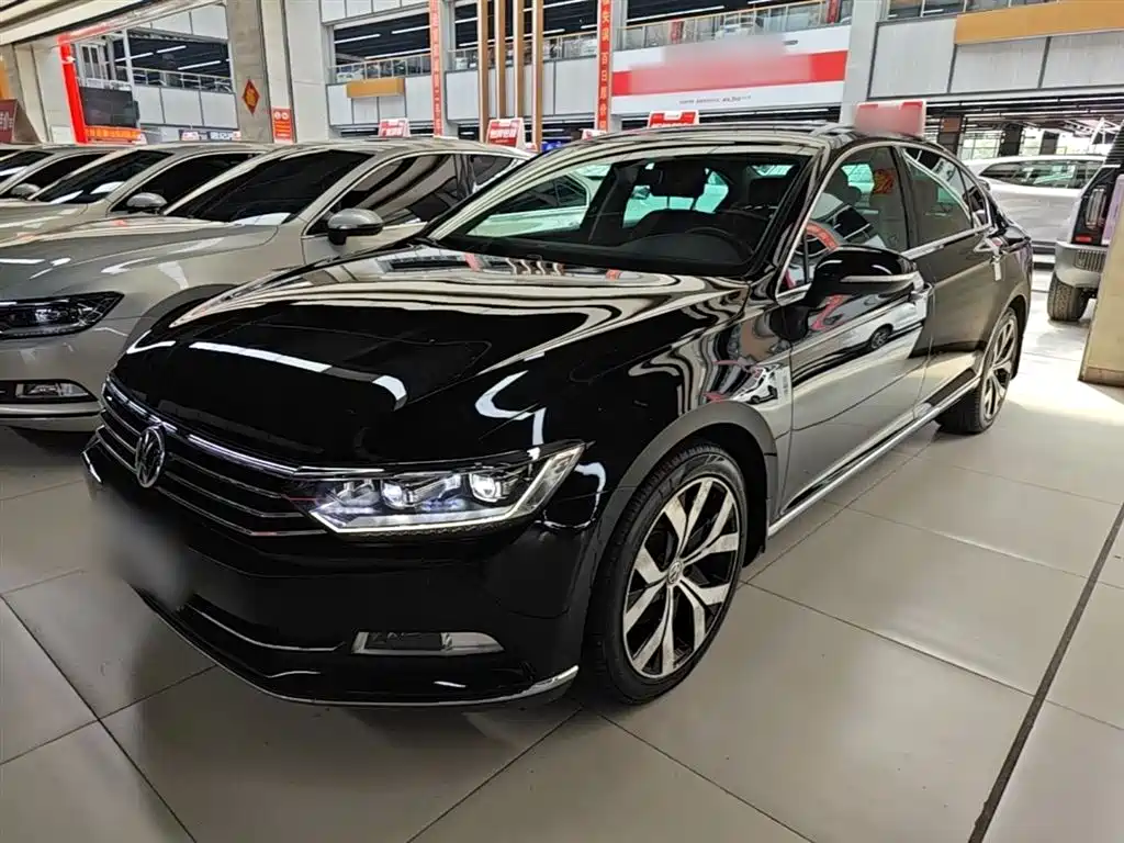 Volkswagen Magotan 2018 330TSI DSG Premium фото 2