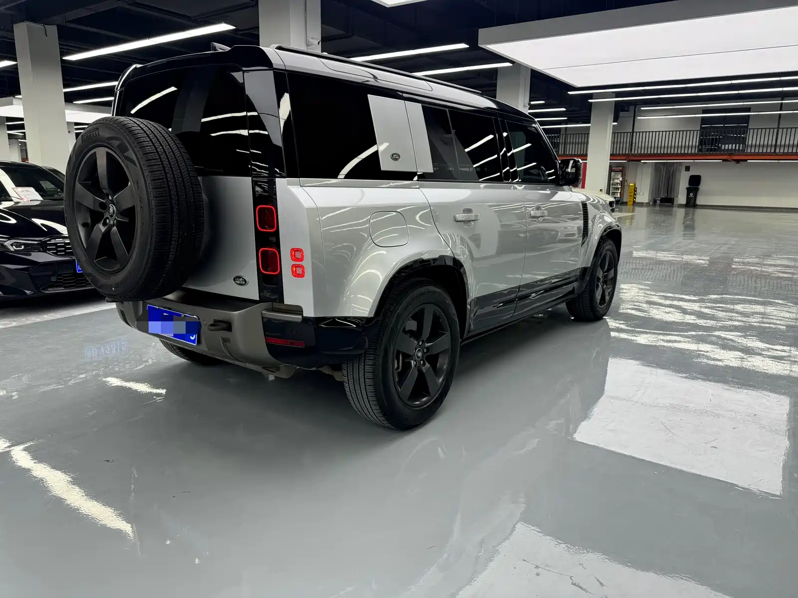 Photo 15 - Land Rover Defender