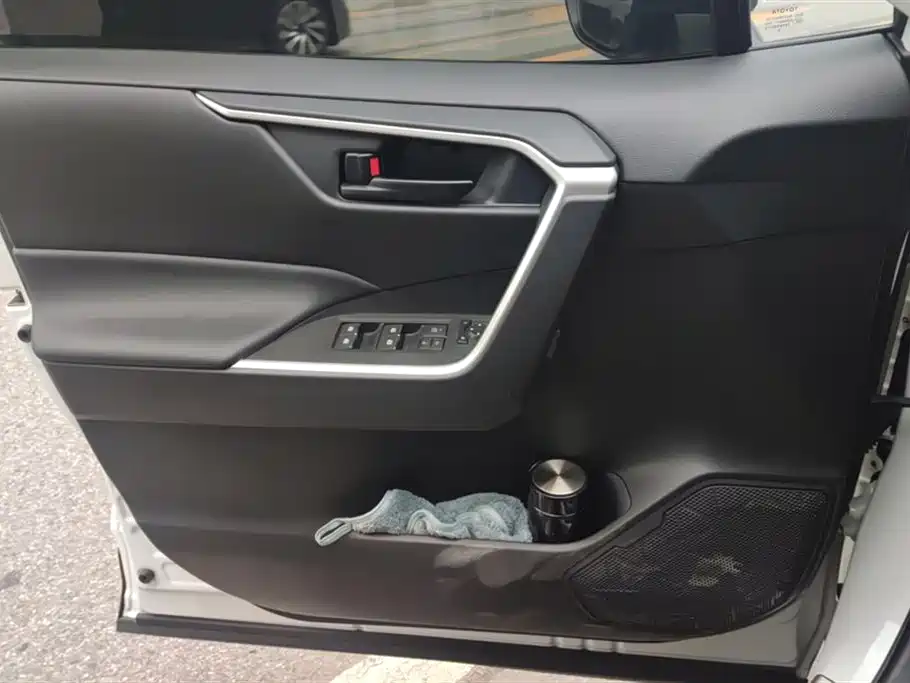 Toyota Wildlander 2024 2.0L CVT FWD Leading Edition фото 7