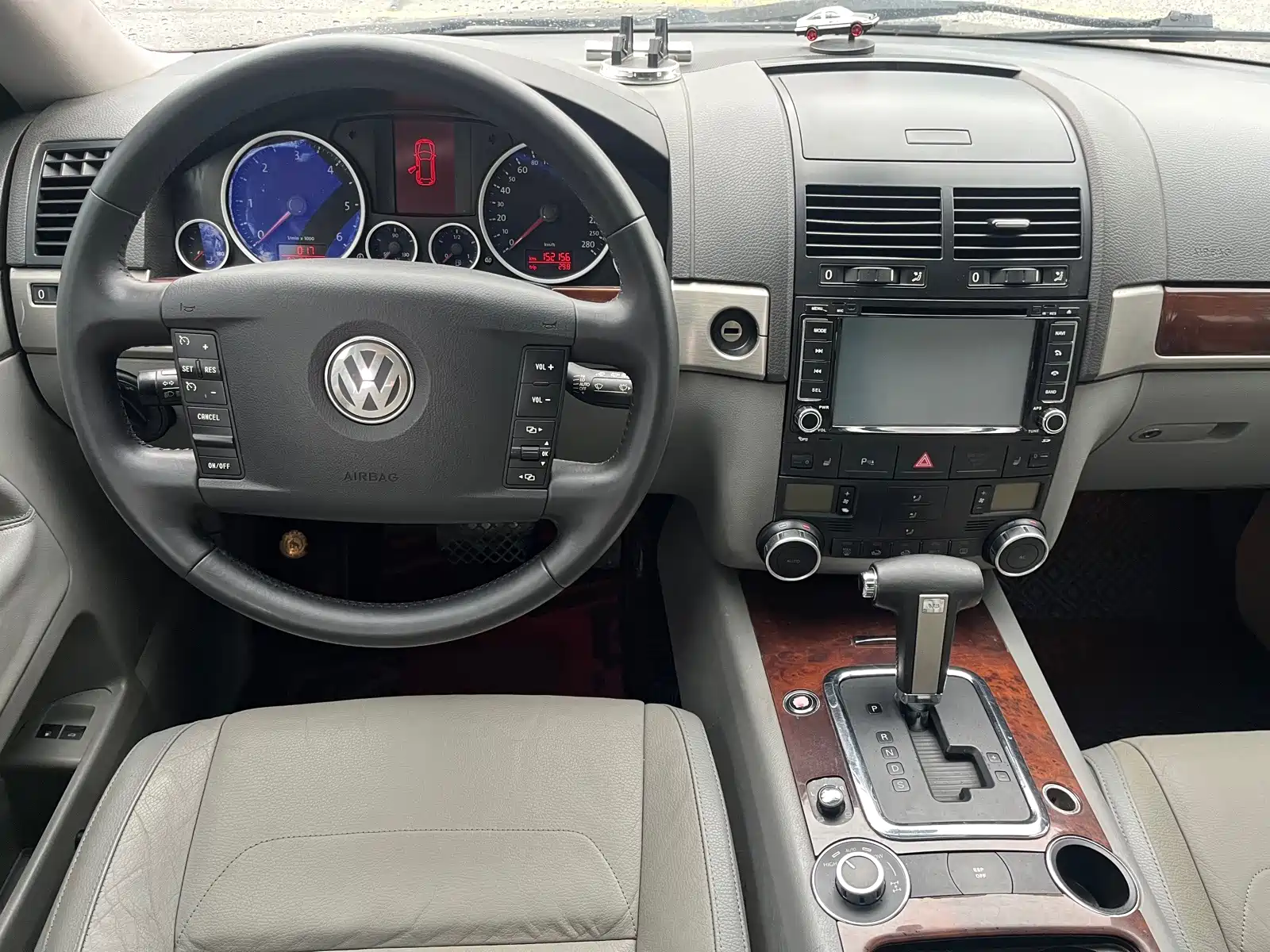 Фото 10 - Volkswagen Touareg