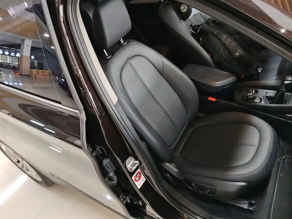 BMW X1 2016 sDrive18Li Premium Model фото 25
