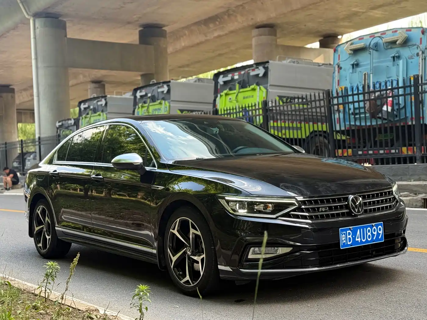 Volkswagen Magotan 2023 Model 2 Million Commemorative Edition 330TSI DSG Luxury фото 3