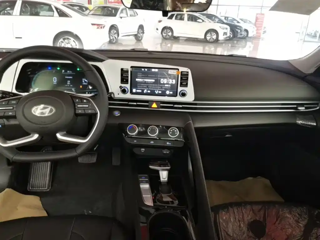 Hyundai Elantra 2023 1.5L CVT GLX Elite Edition фото 13
