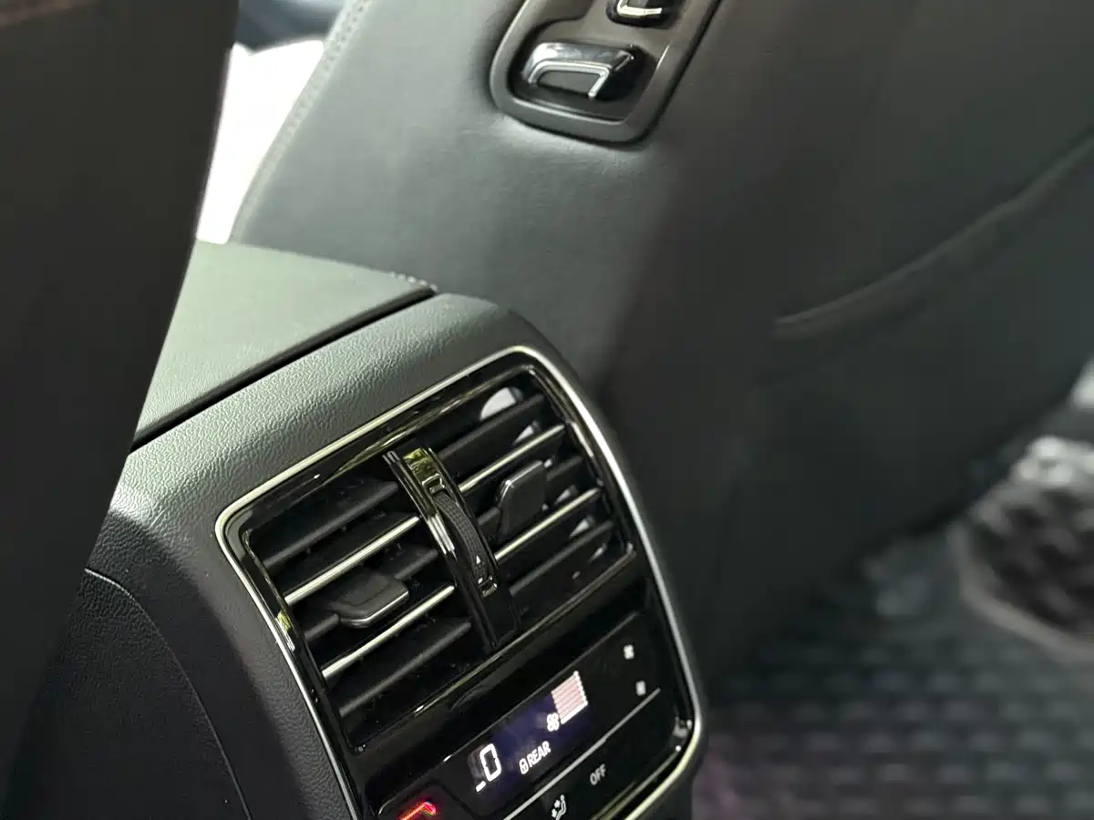 Volkswagen Magotan 2023 Model 2 Million Commemorative Edition 330TSI DSG Luxury фото 12