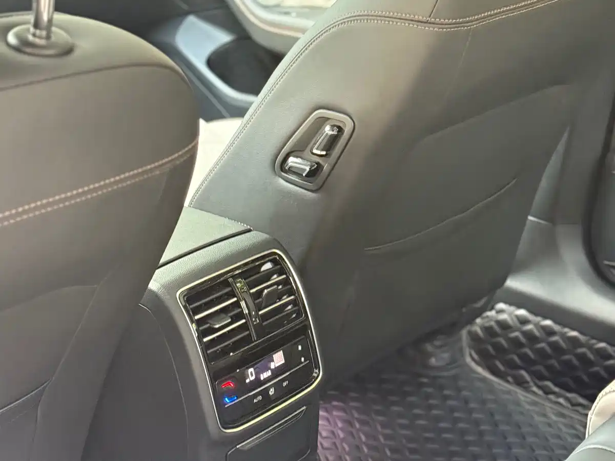 Volkswagen Magotan 2023 Model 2 Million Commemorative Edition 330TSI DSG Luxury фото 10