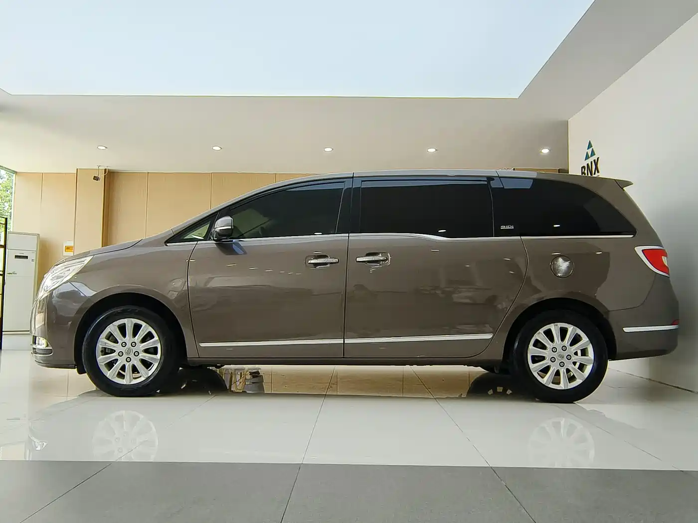Buick GL8 2011 3.0L XT Luxury Business Flagship фото 4
