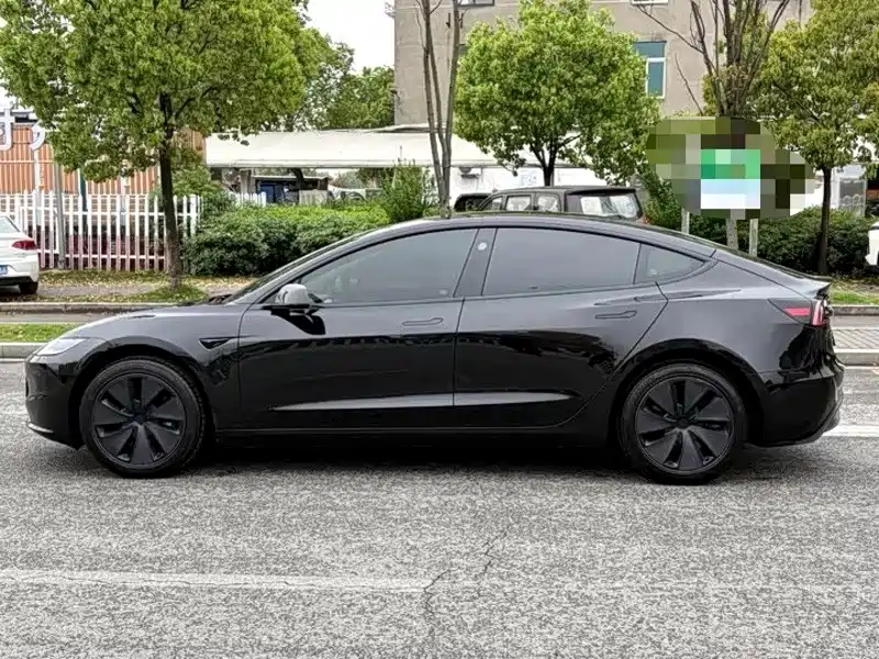 Photo 4 - Tesla Model 3