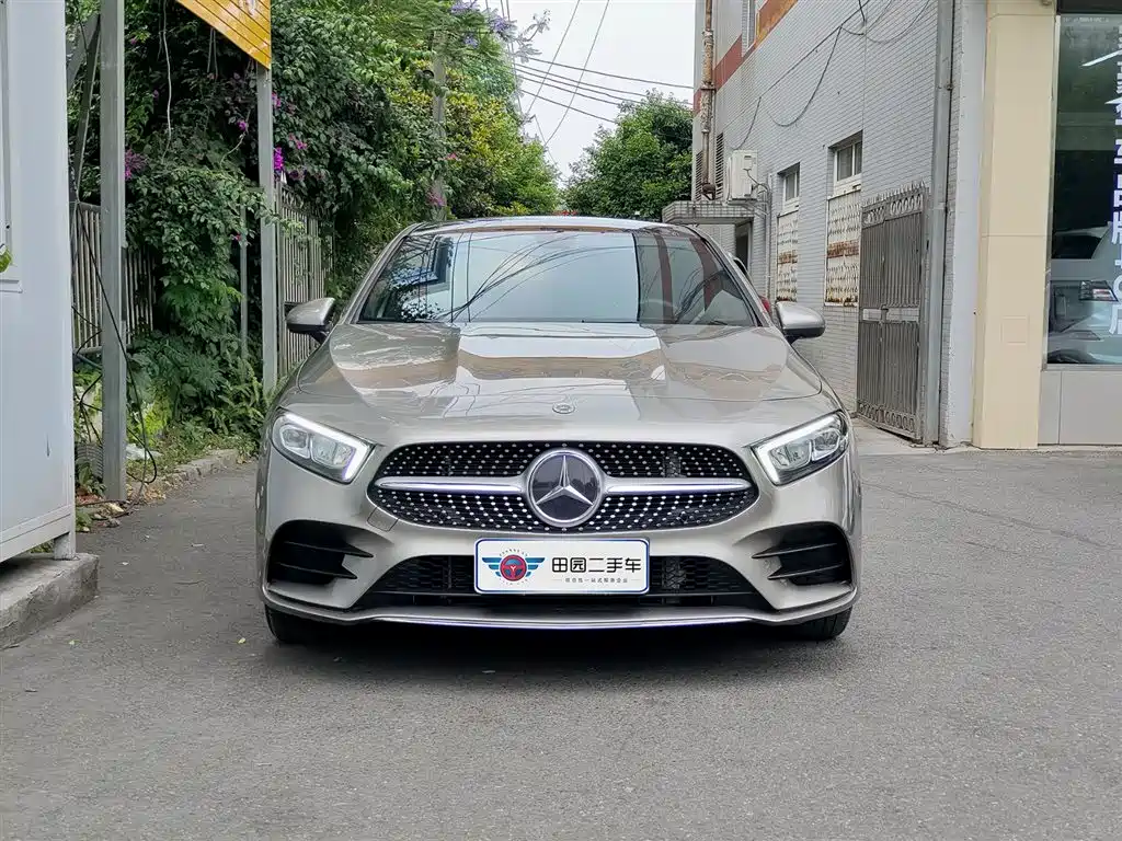 Mercedes-Benz A-Class 2021 A 200 L Sport Sedan Fashion Edition фото 2
