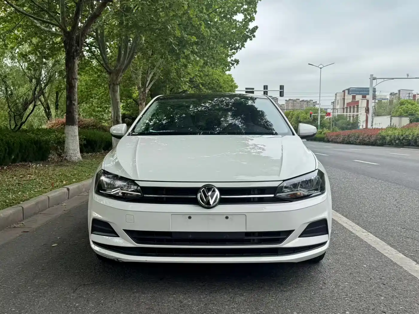 Volkswagen Polo 2019 Plus 1.5L Automatic Colorful Tech Edition фото 2
