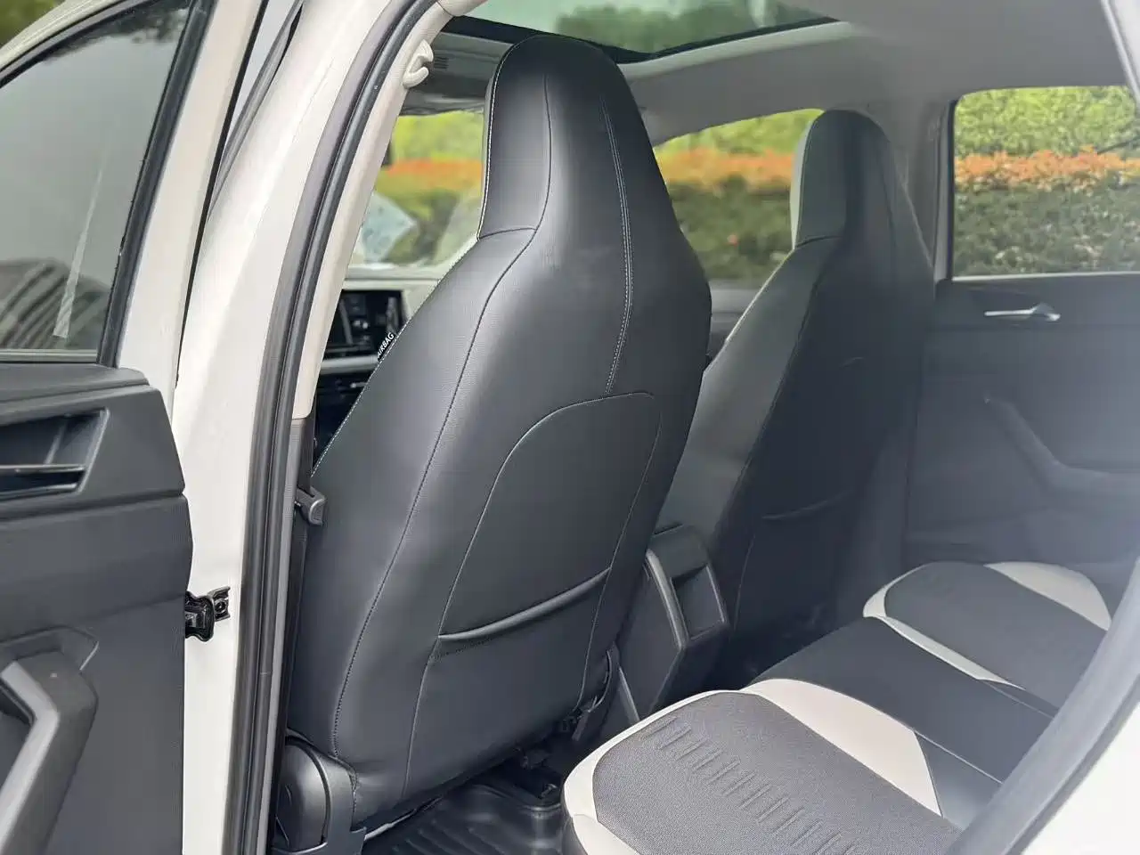 Volkswagen Polo 2019 Plus 1.5L Automatic Colorful Tech Edition фото 8