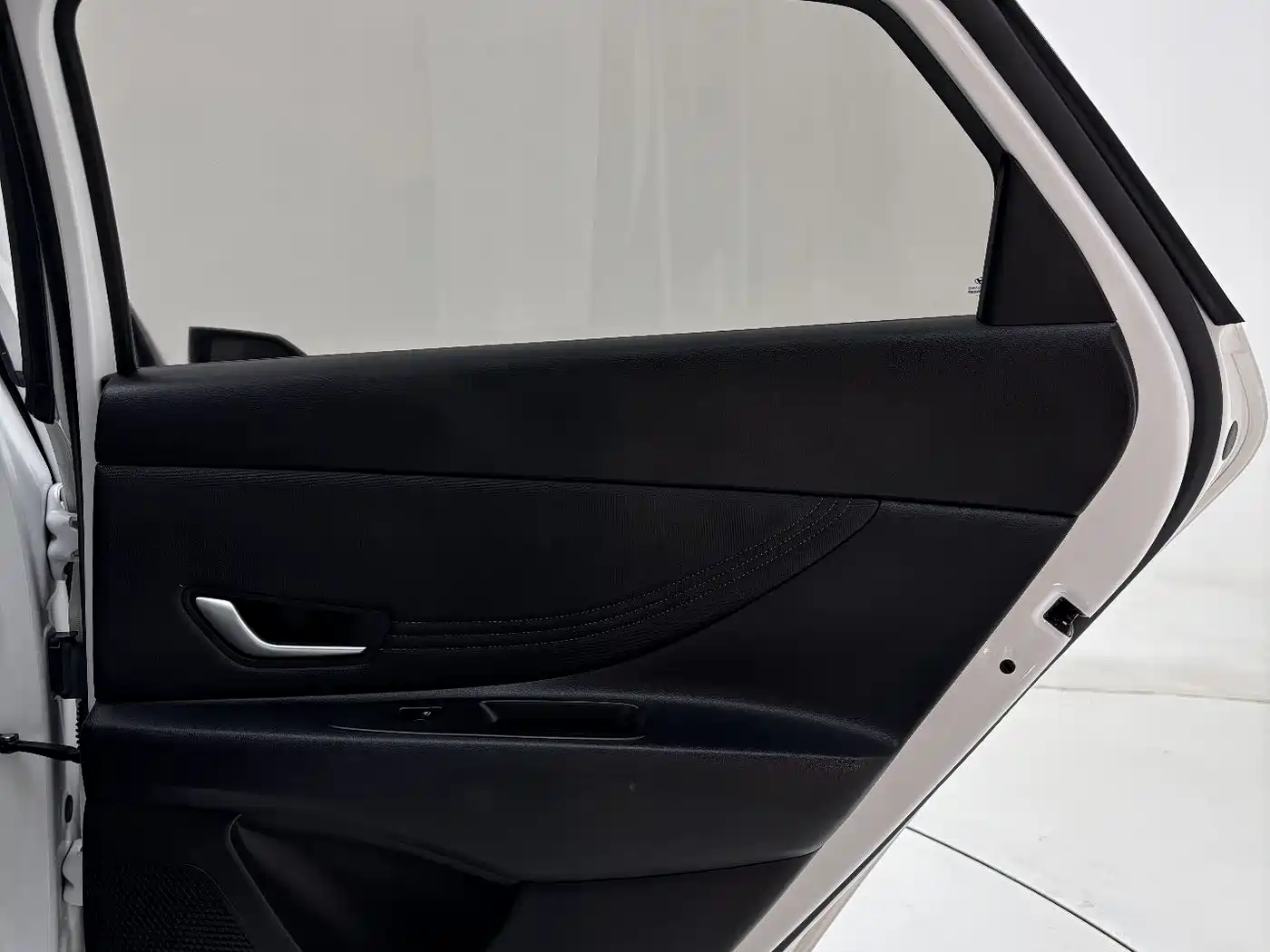 Hyundai Elantra 2022 1.5L CVT LUX Premium Edition фото 29