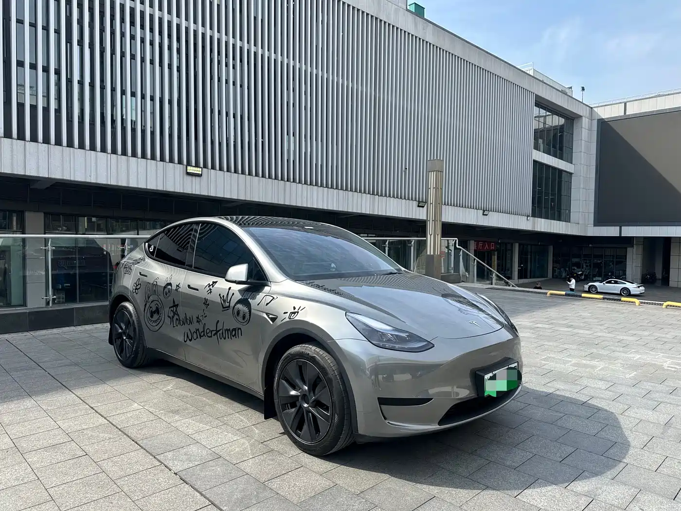 TESLA MODEL Y