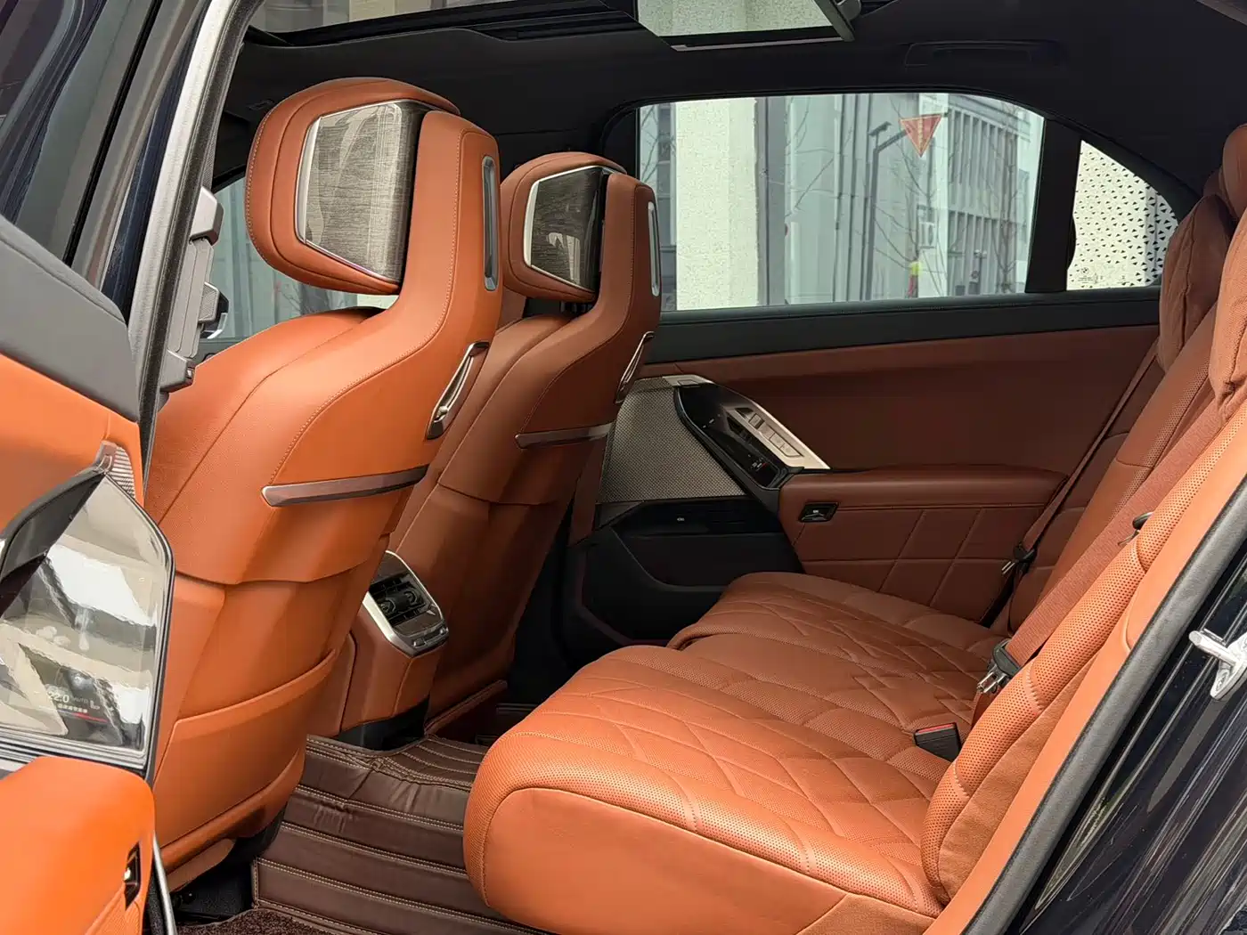BMW 7 Series 2023 740Li Exclusive M Sport Package фото 7