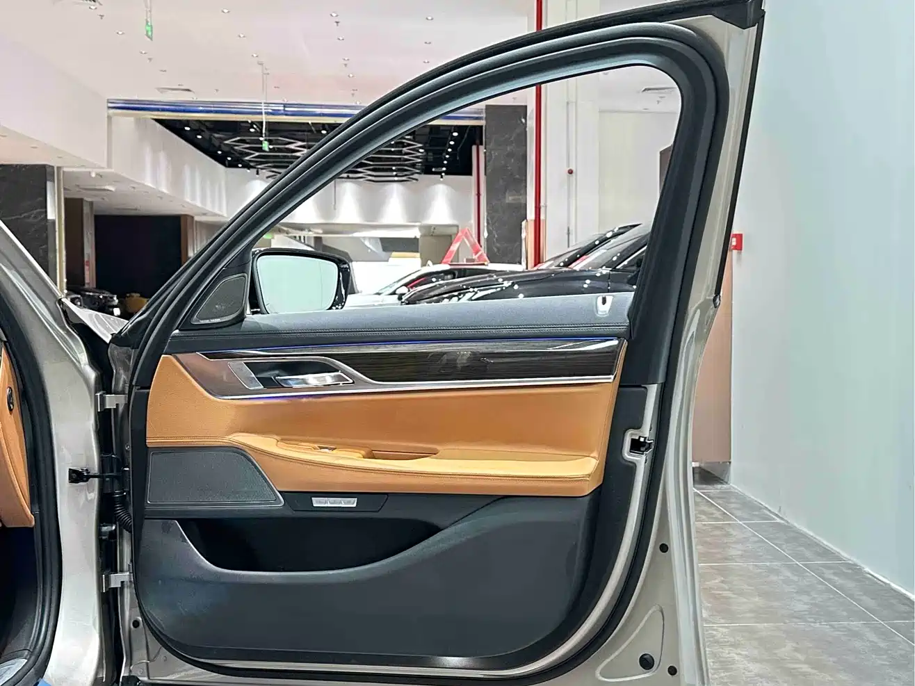 BMW 7 Series 2016 730Li Leading фото 18