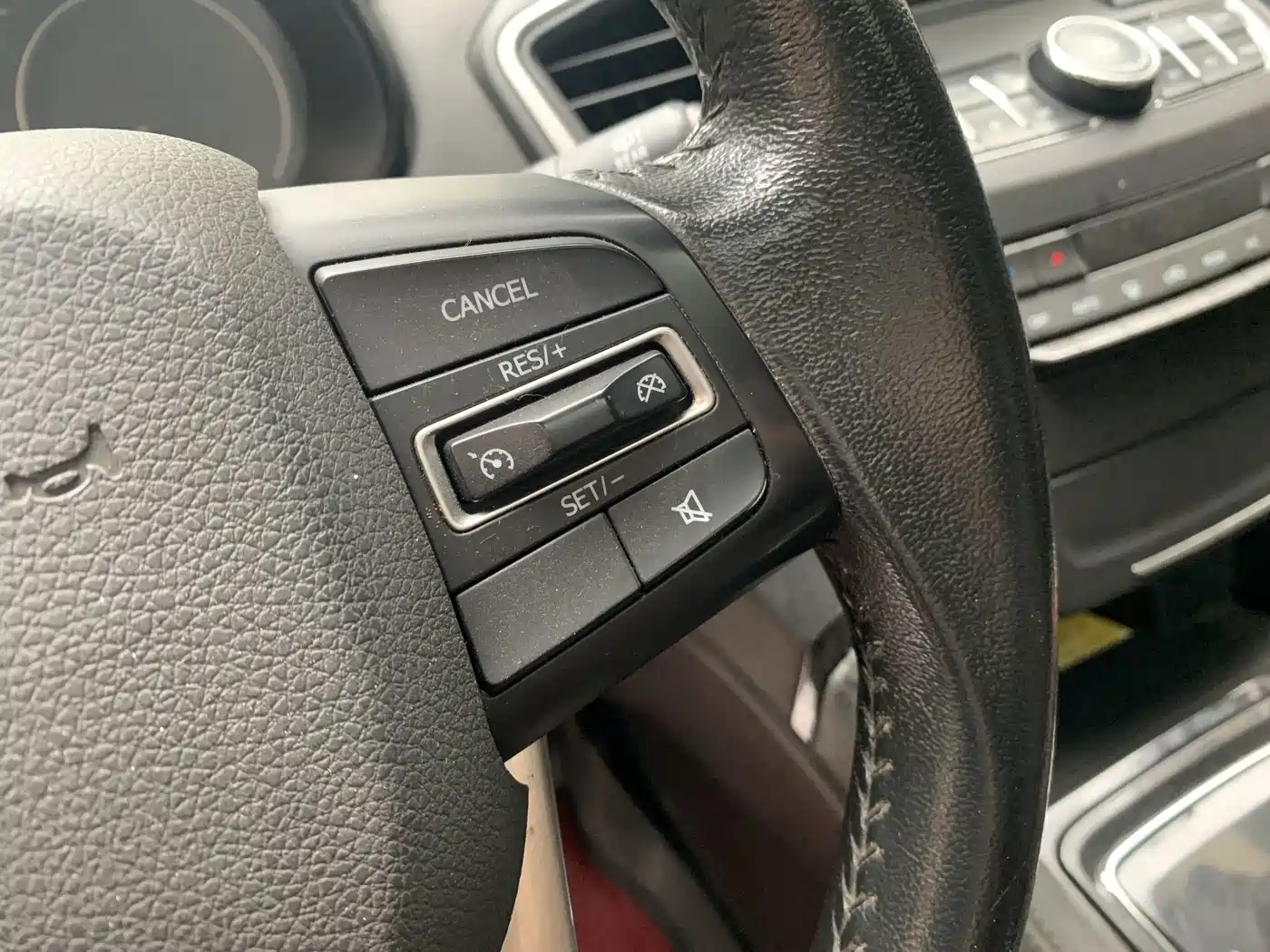 Dongfeng Aeolus Dongfeng Fengshen AX7 2018 2018 Classic 1.6T Auto Luxury
