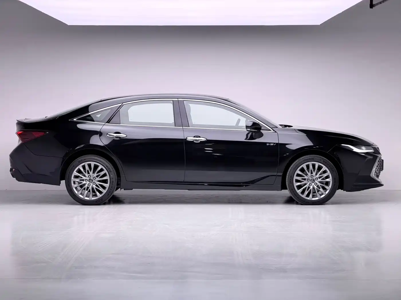 Toyota Avalon 2024 Model Hybrid 2.5L XLE Prestige Edition фото 6