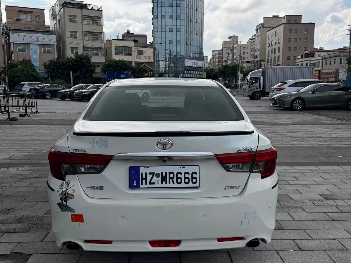 Toyota Reiz 2013 2.5V Elite Edition фото 8
