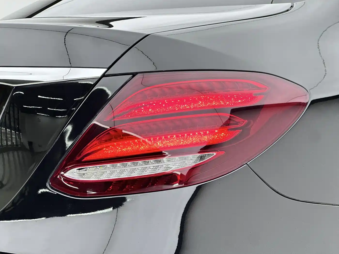 Mercedes-Benz E-Class 2020 E 300 L Sport Luxury Model фото 15