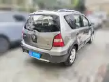 Photo 2 - Nissan Livina
