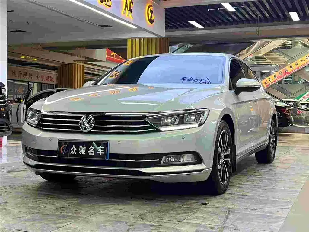 Volkswagen Magotan 2017 330TSI DSG Luxury фото 3