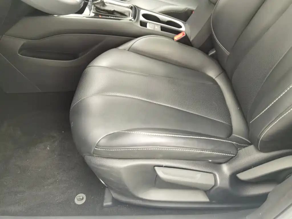 Фото 20 - Roewe i5
