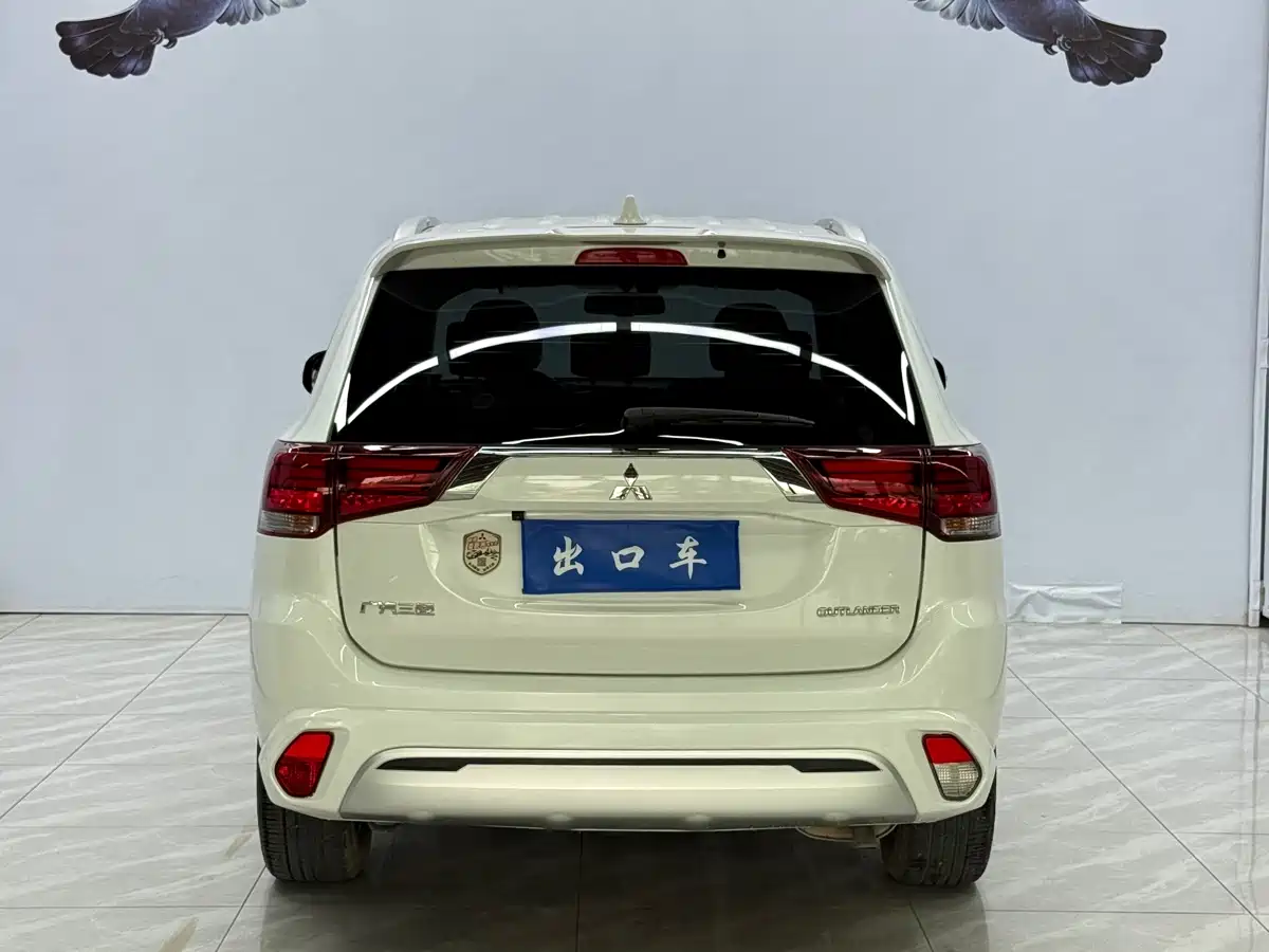 Mitsubishi Outlander 2021 Facelift 2.0L 2WD Premium Edition 7-Seater фото 5