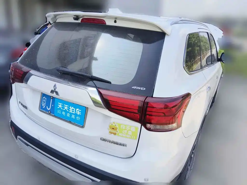 Фото 2 - Mitsubishi Outlander