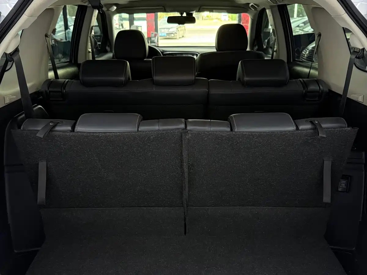Mitsubishi Outlander 2021 Facelift 2.0L 2WD Premium Edition 7-Seater фото 19