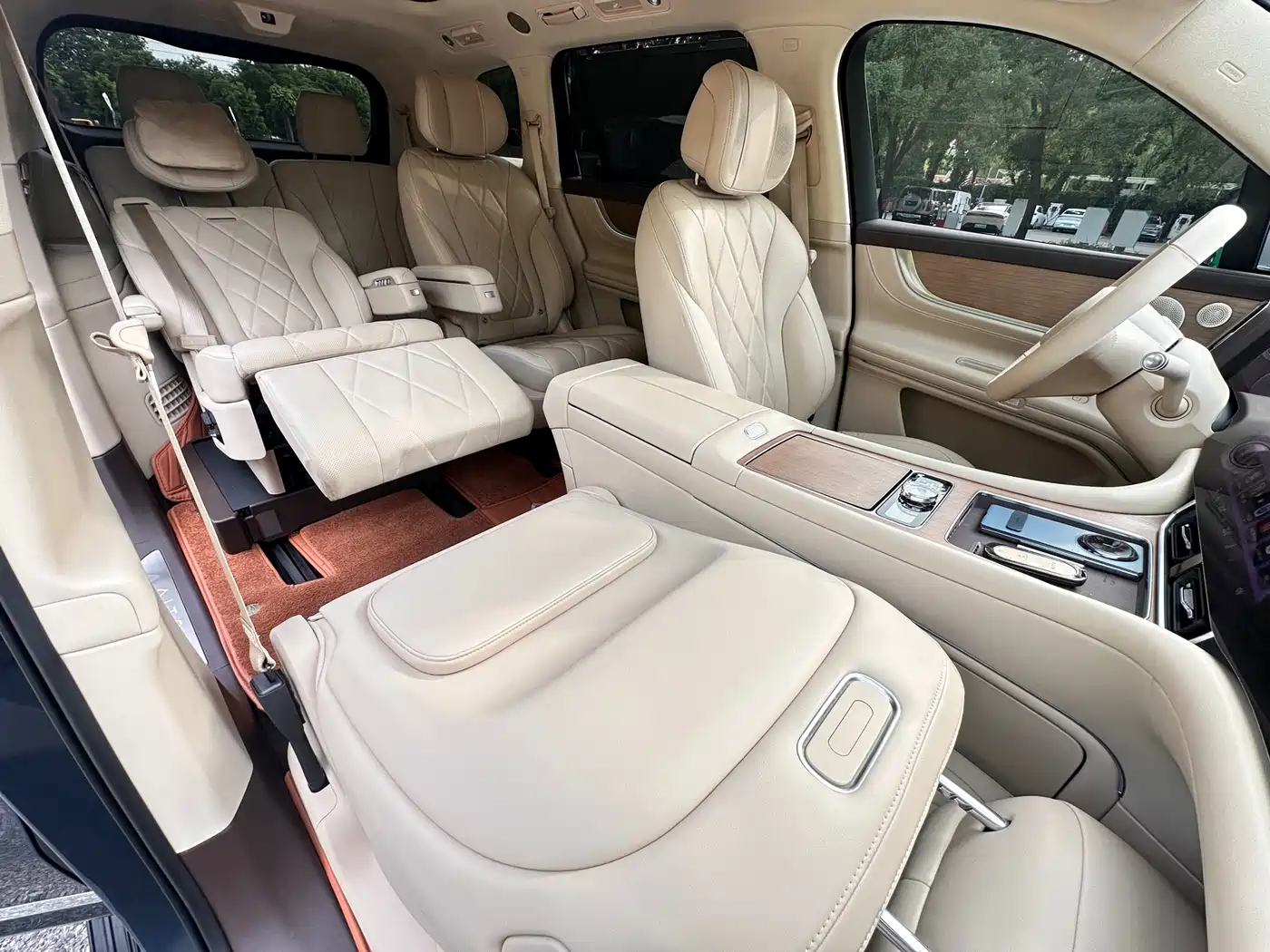 AITO Wenjie AITO M9 2024 Extended Range Ultra 42kWh 6-Seater фото 39