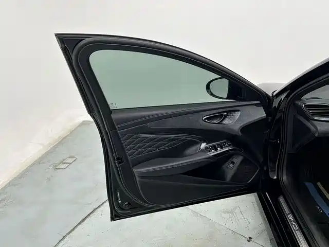 BYD Seal 2022 550km Standard Range RWD Elite фото 11