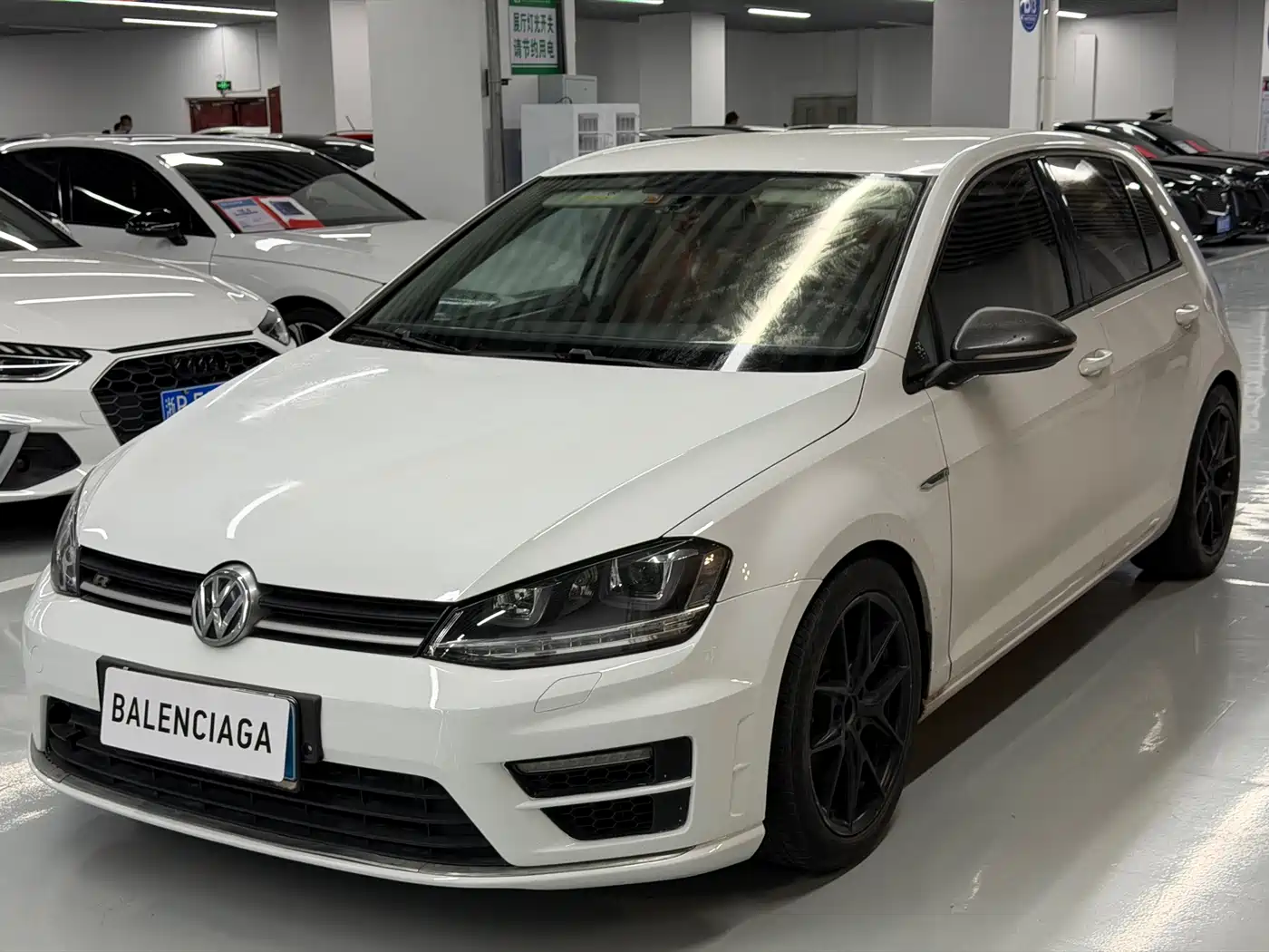 Фото 1 - Volkswagen Golf