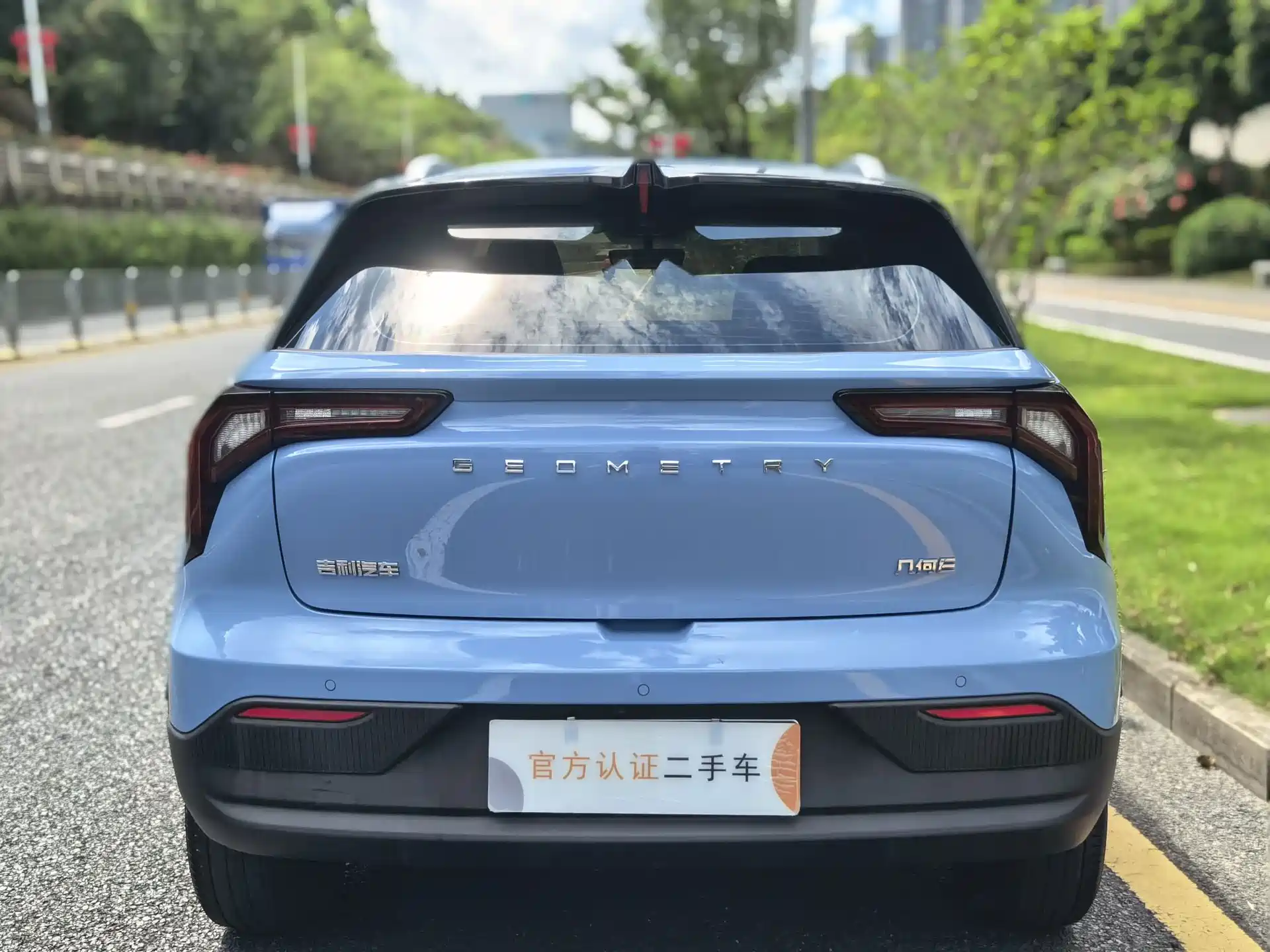 Фото 8 - Geely Geometry E Firefly
