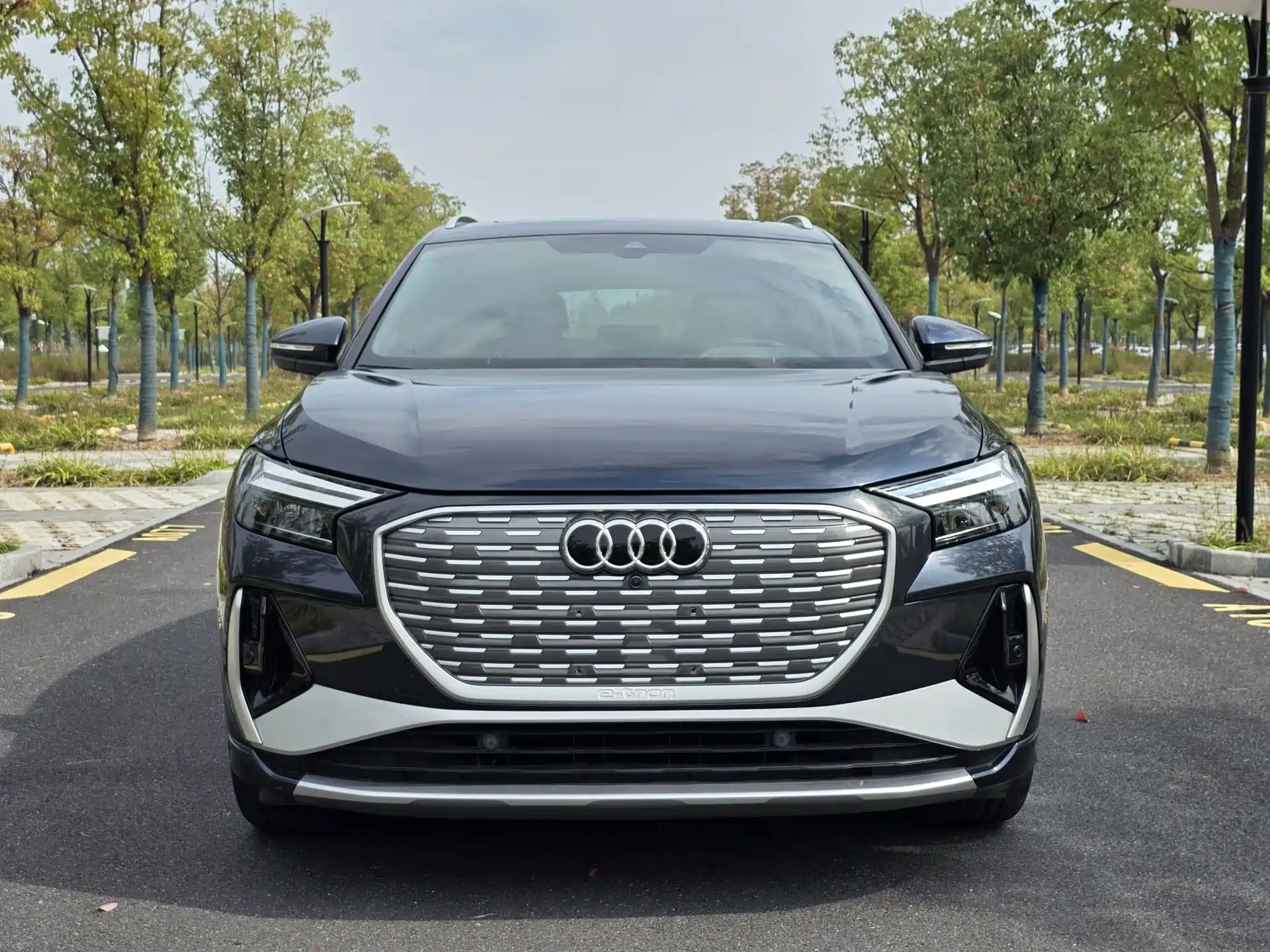 Photo 2 - Audi Q4 e-tron