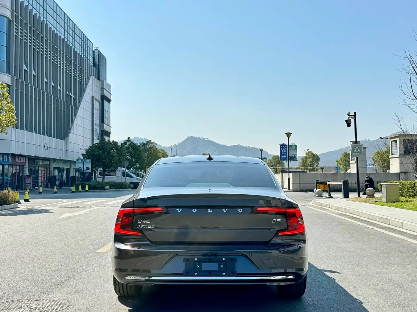 Фото 12 - Volvo S90