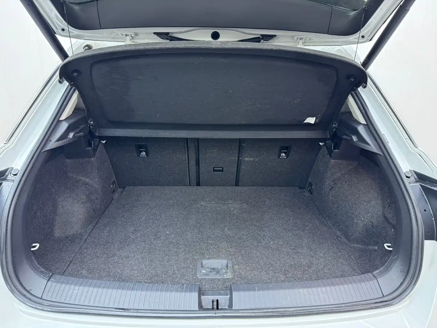 VOLKSWAGEN T ROC EXPLORING SONGS