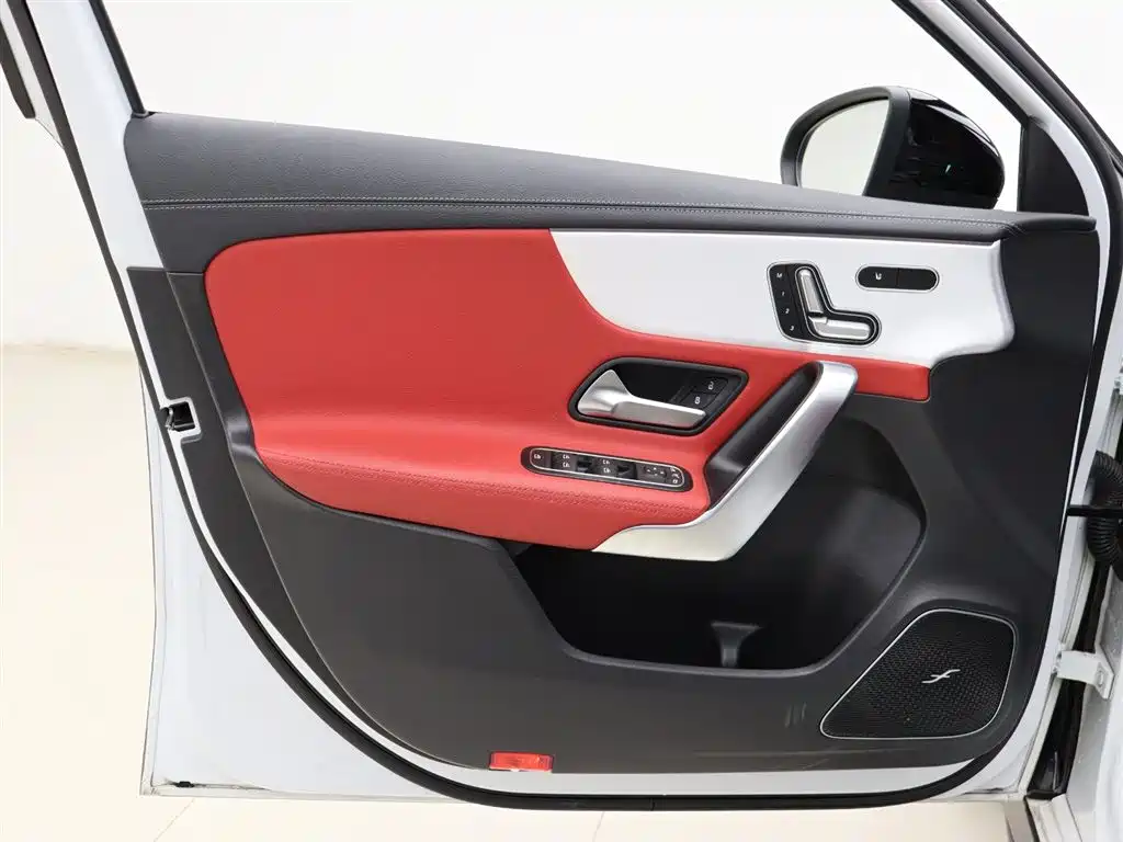 Mercedes-Benz A-Class AMG (Import) 2020 AMG A 35 4MATIC фото 5