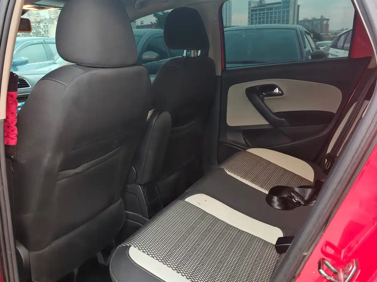 Volkswagen Polo 2013 2012 1.6L Cross Polo AT