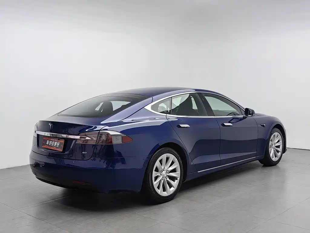 Фото 2 - Tesla Model S