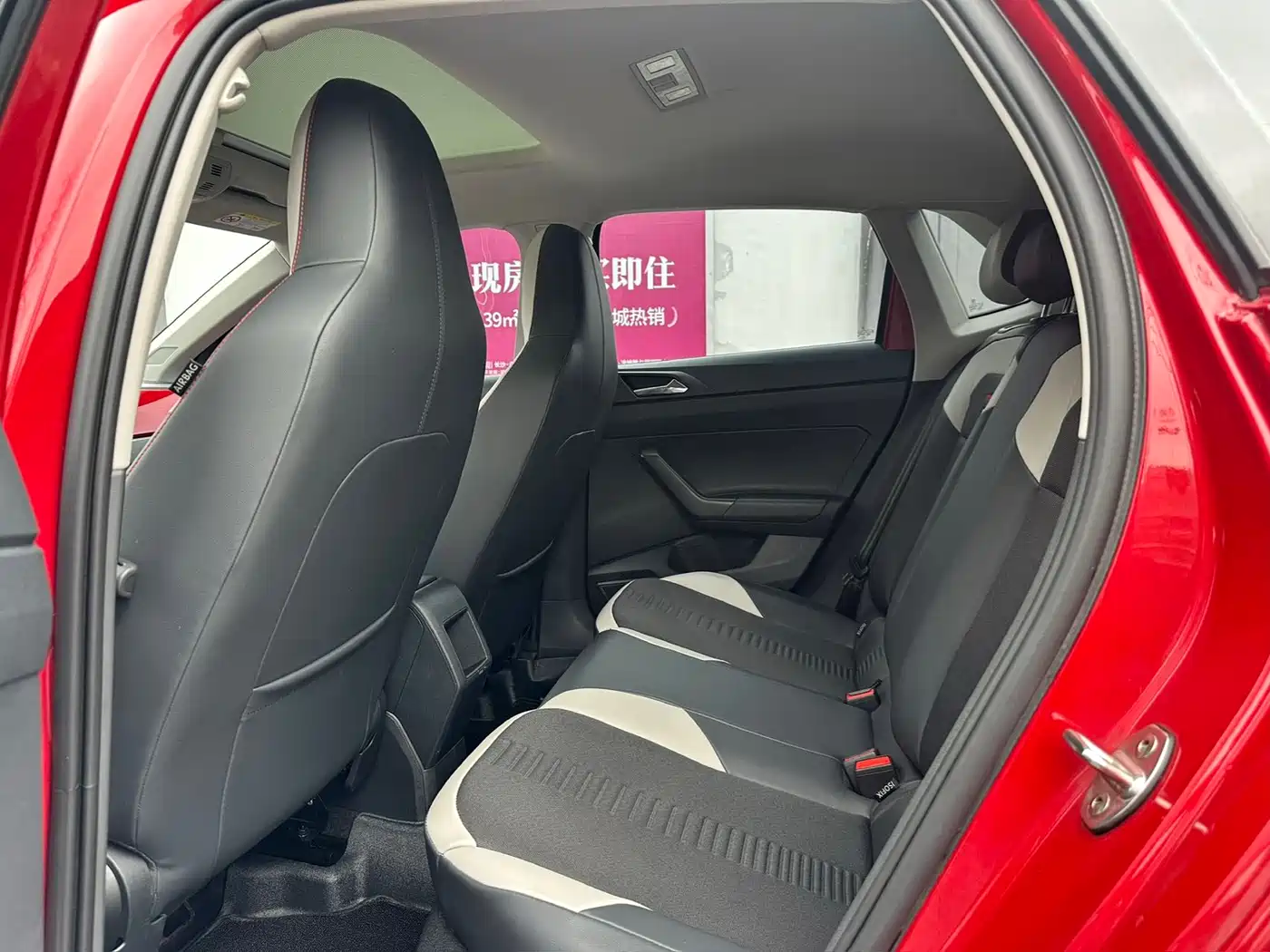 Volkswagen Polo 2023 Plus 1.5L Automatic Colorful Tech Edition фото 4