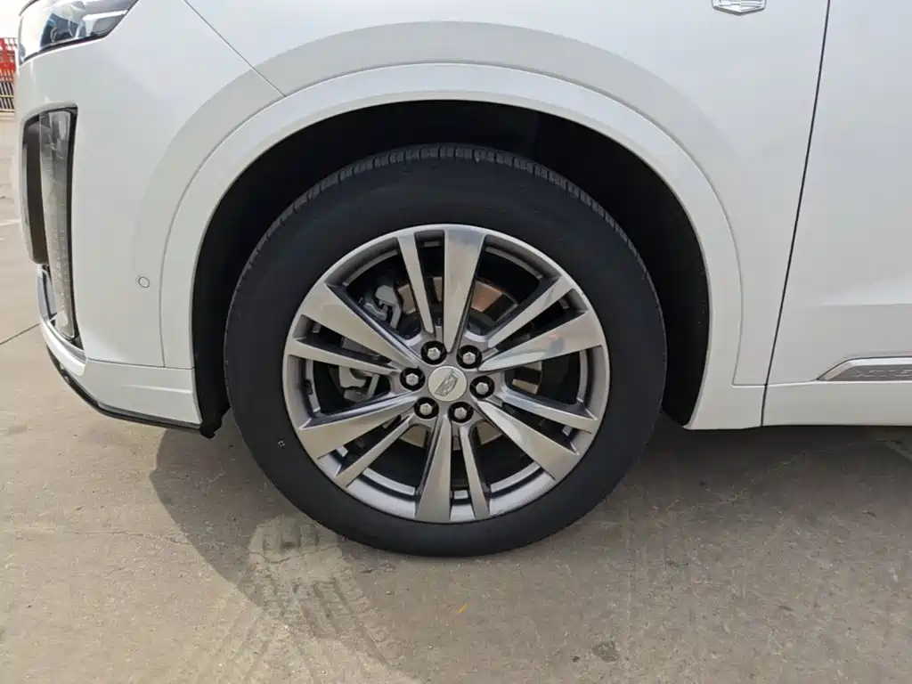 Photo 23 - Cadillac XT6