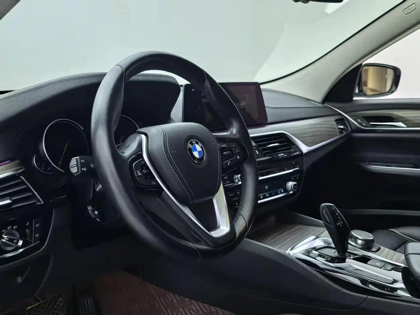 BMW 6 Series GT 2018 630i M Sport Package фото 12