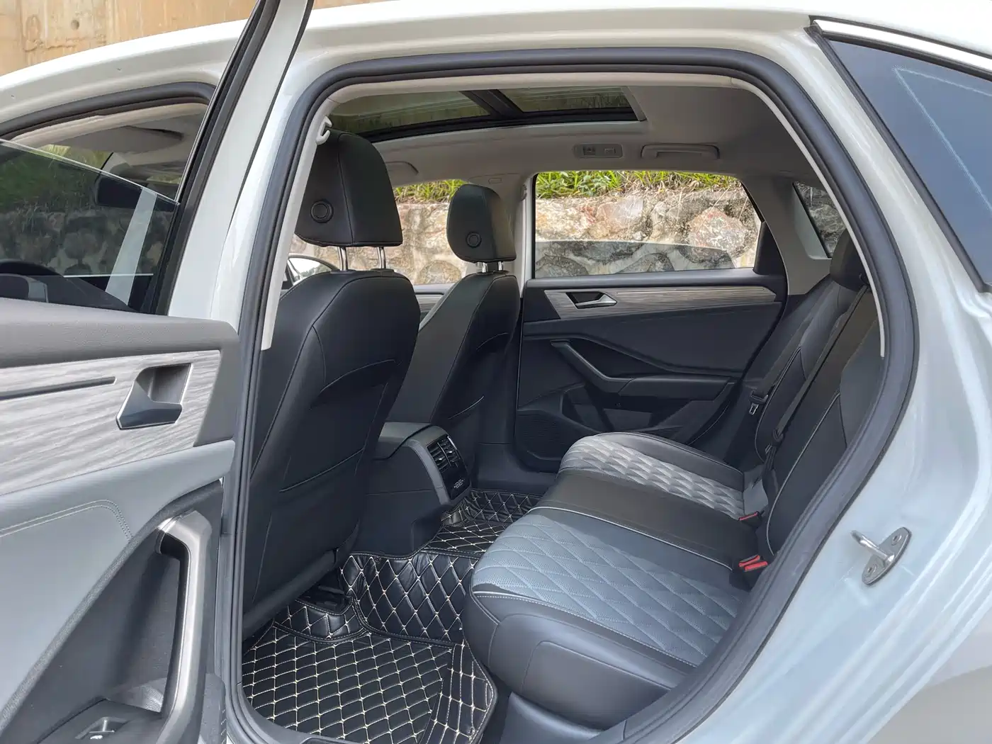 Volkswagen Sagitar 2023 300TSI DSG Surpassing Edition фото 6