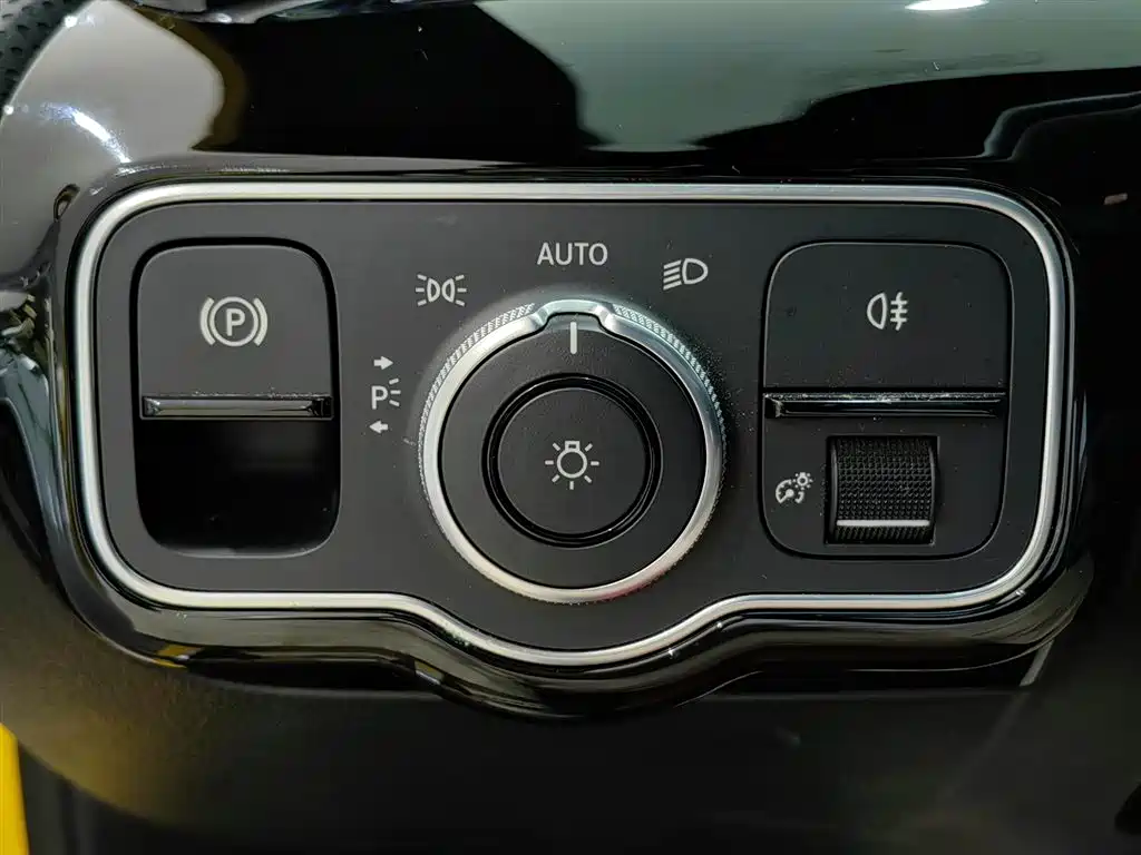 Mercedes-Benz A-Class AMG (Import) 2020 AMG A 35 4MATIC фото 15