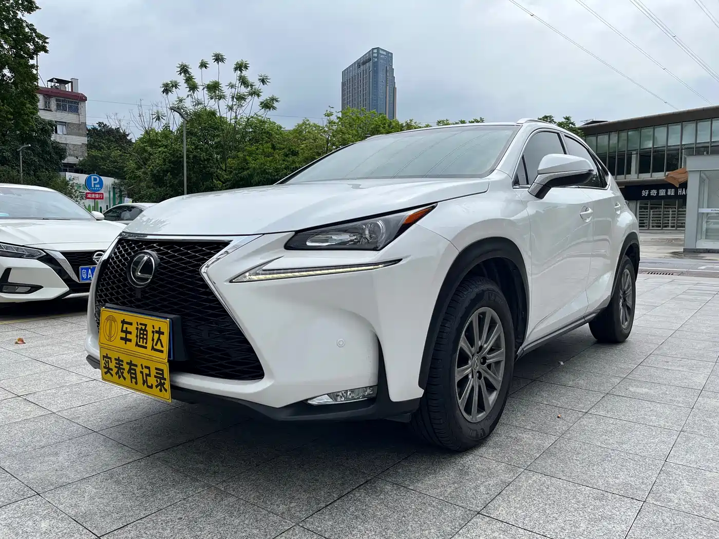 Lexus NX 2016 200 AWD F Sport фото 2