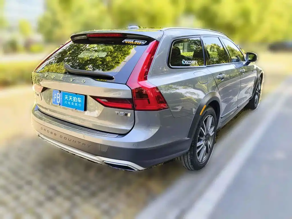 Фото 2 - Volvo V90