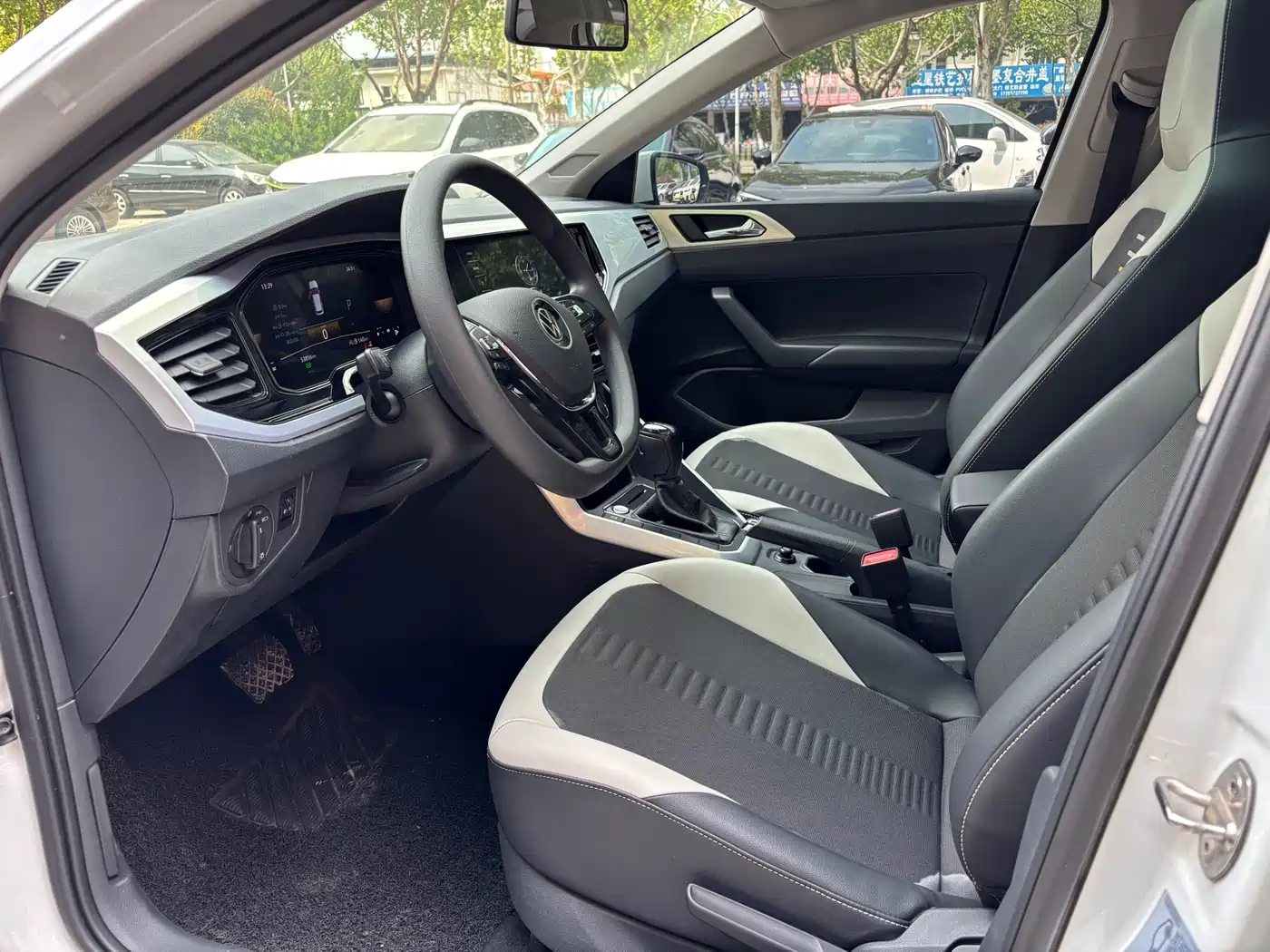 Volkswagen Polo 2021 Plus 1.5L Automatic Colorful Tech Edition фото 7