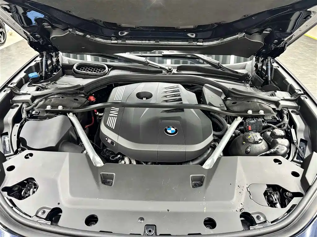BMW 7-SERIES