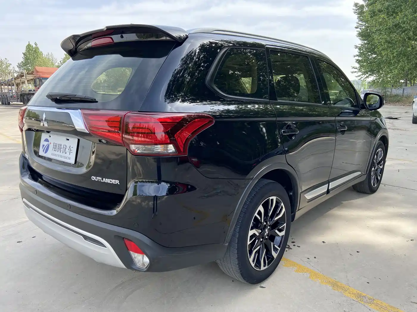 MITSUBISHI OUTLANDER